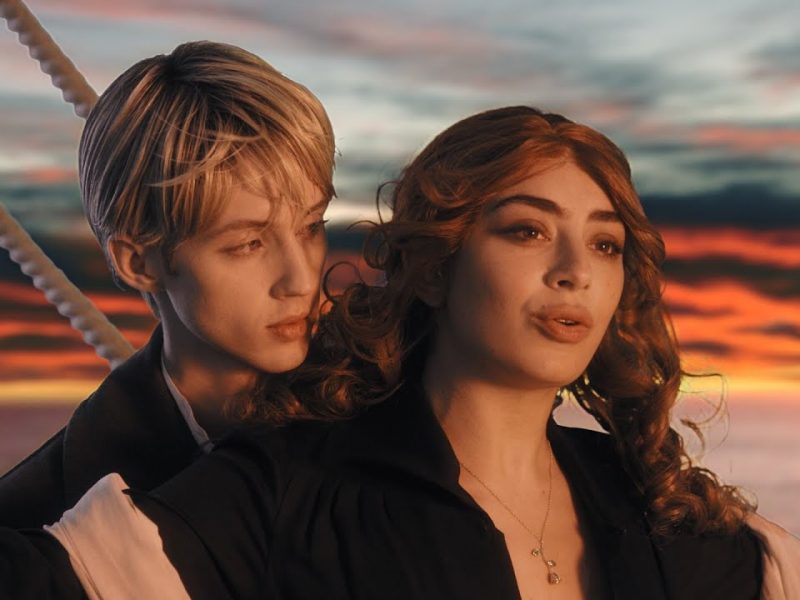 Charli XCX & Troye Sivan – 1999