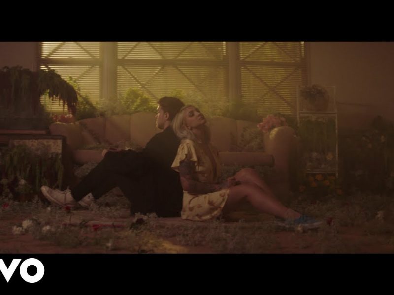 Julia Michaels – What A Time ft.Niall Horan