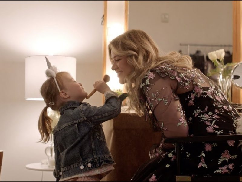 Kelly Clarkson – Broken & Beautiful