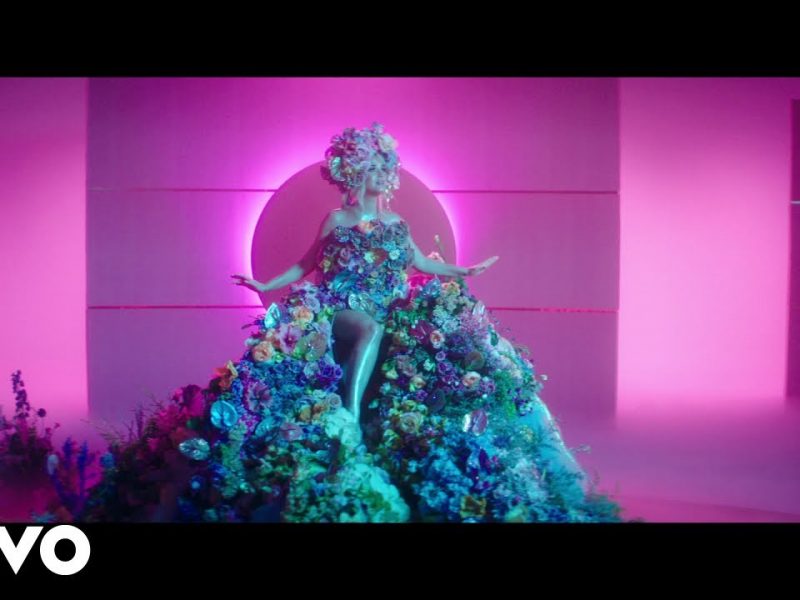 Katy Perry – Never Worn White