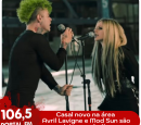 Avril Lavigne e Mod Sun são flagrados aos beijos
